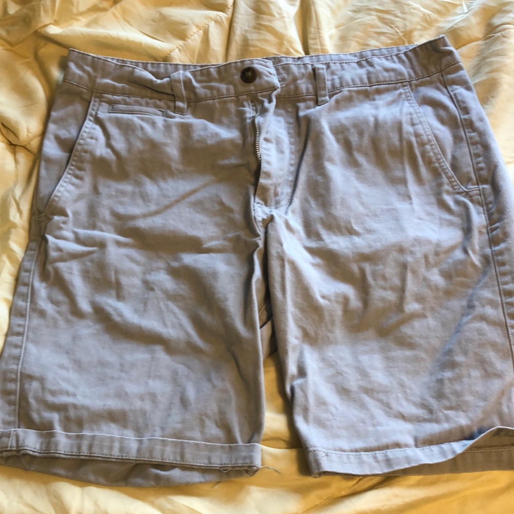 Forever 21 Men Gray Shorts, size 33